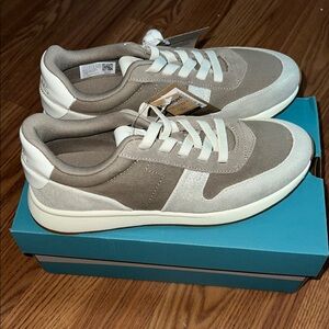 NWT TOMS TRVL Lite Retro women runner Sneaker